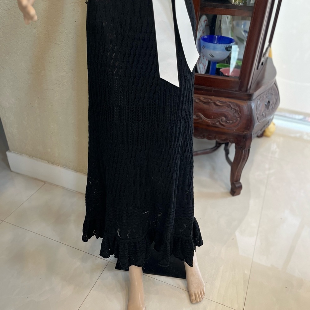 Black Sleeveless Dress with White Bow - Picture 7 of 9